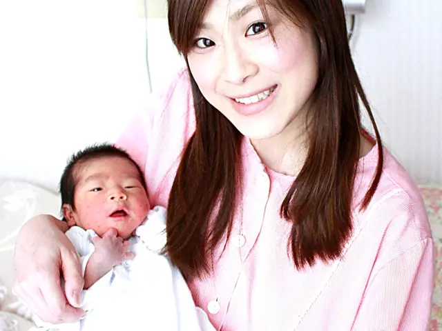 産婦人科出張ニューボーンフォト。生後2日目から。撮影実績2000件以上!!