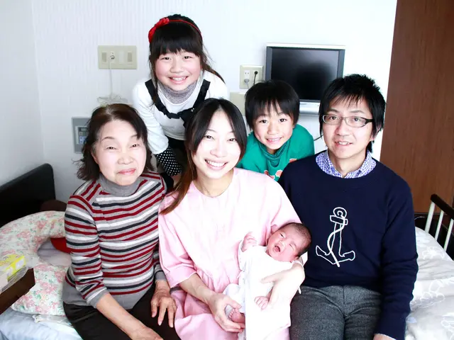 産婦人科出張ニューボーンフォト。生後2日目から。撮影実績2000件以上!!
