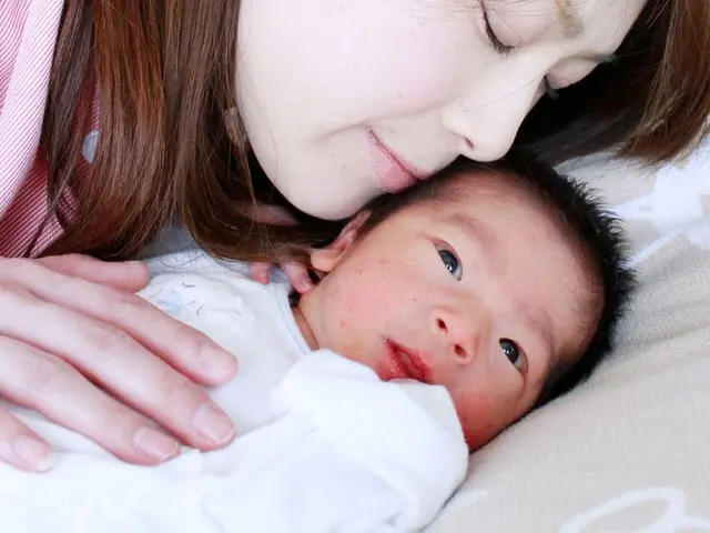 産婦人科出張ニューボーンフォト。生後2日目から。撮影実績2000件以上!!