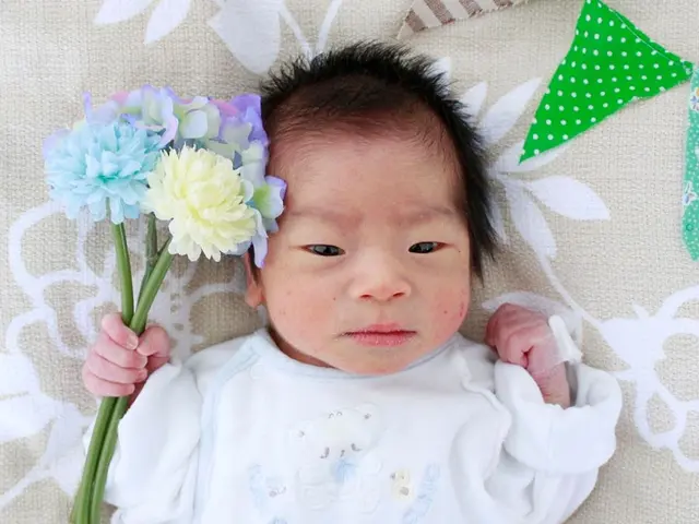 産婦人科出張ニューボーンフォト。生後2日目から。撮影実績2000件以上!!