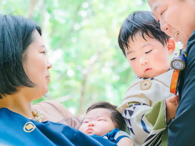 お宮参り撮影. 数年後、家族で思い出話に花が咲くような写真達を.