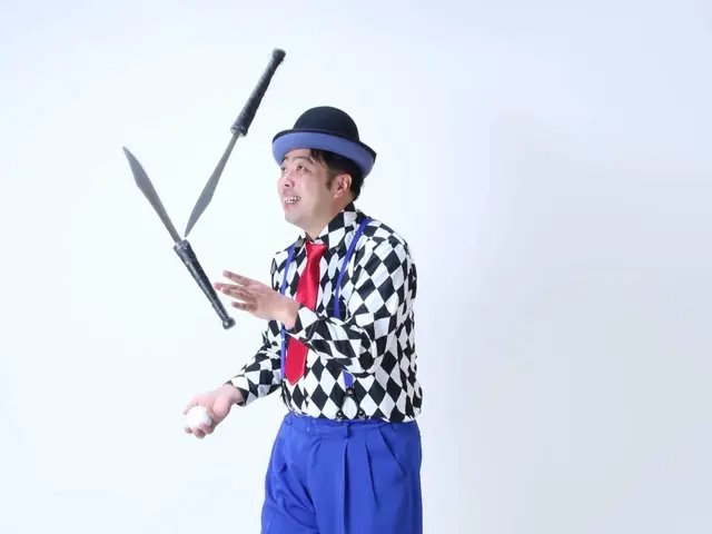数少ない紙切り師ですテレビ等数々出演。ジャグリング、バルーンなど幅広い芸で対応