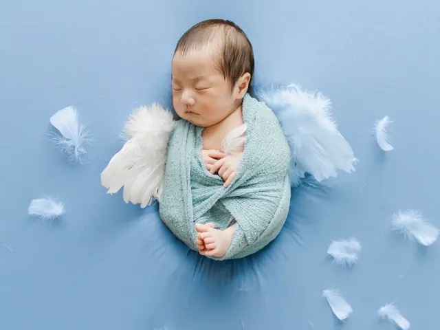 【ニューボーンフォト年間100組】新生児写真のスクール講師の肩書きを持っています