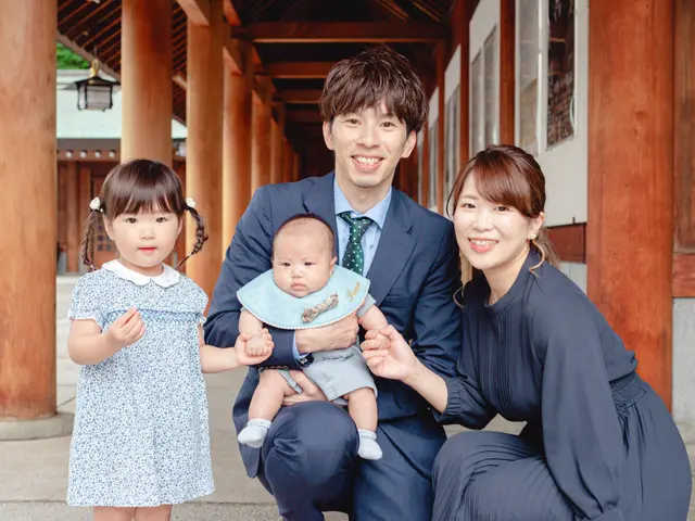 女性カメラマンがお子様に寄り添って撮影【お衣装•着付け•ヘアセットご案内可能】