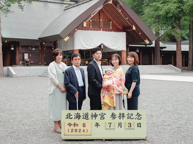 女性カメラマンがお子様に寄り添って撮影【お衣装•着付け•ヘアセットご案内可能】