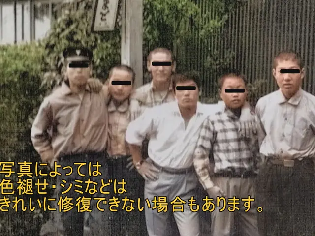 古い白黒写真をカラー化します。