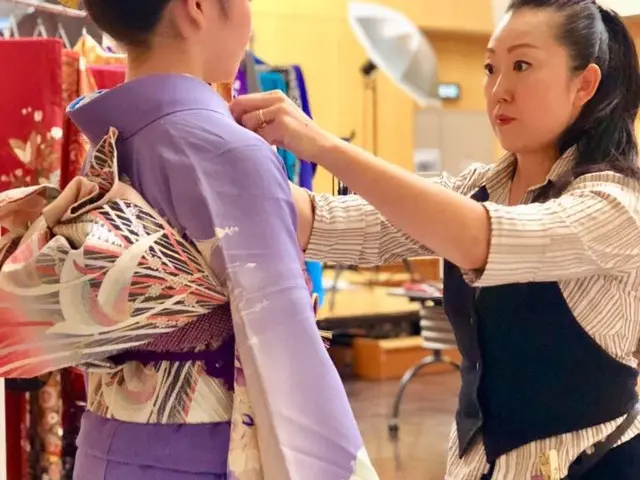 あなたの体型に似合うパーソナル骨格着付けをいたします。ヘアセット込み