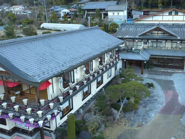 建物やサービスの魅力を伝える一枚を。360°カメラやドローンも活用可能です。