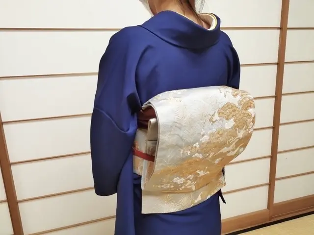 苦しくなく、丁寧にお着付けさせて頂きます。コーディネートや所作もお教えしています