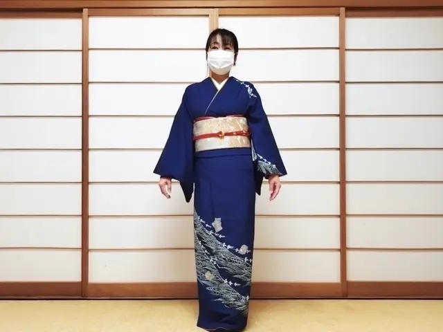 苦しくなく、丁寧にお着付けさせて頂きます。コーディネートや所作もお教えしています