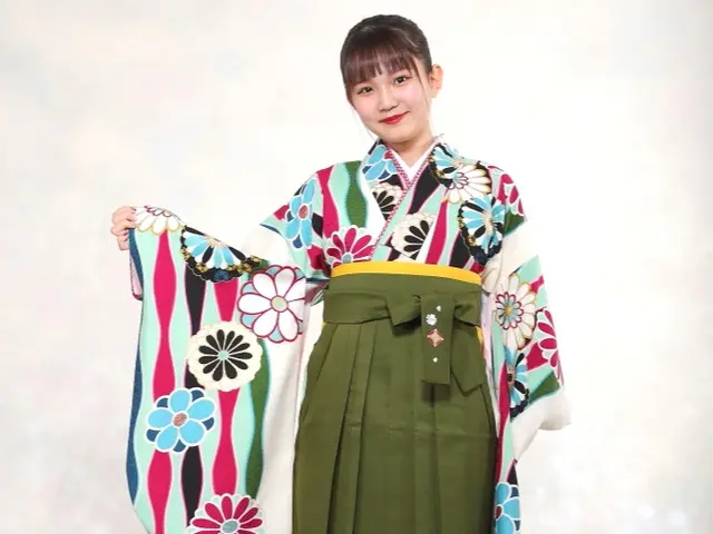 成人式前撮り~成人式当日、振袖レンタル・着付け・ヘアメイクもお任せください。
