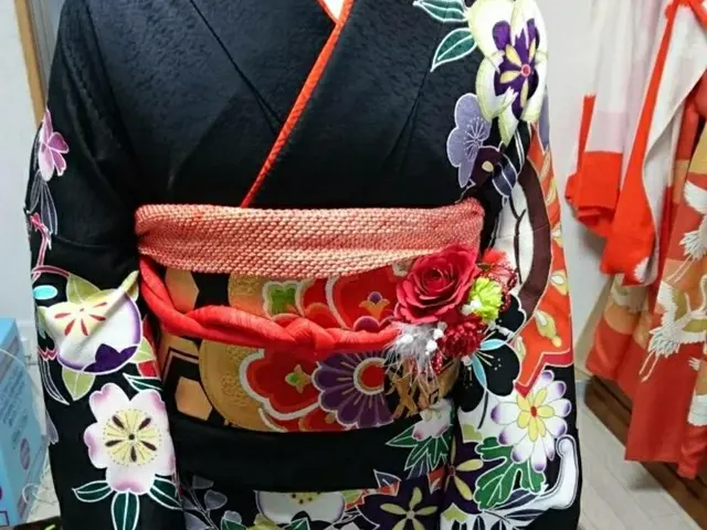 《経歴25年以上》QR決済可!ヘアーセット込  楽でスリムな着付けを提供!