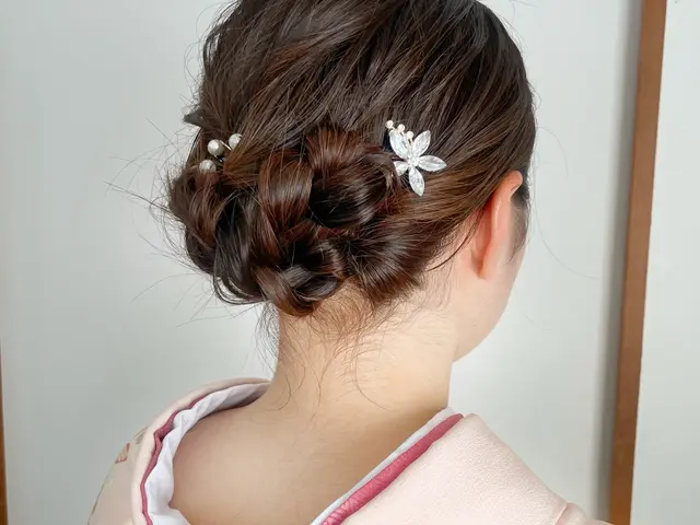 ヘアセット込み価格です*早朝料金なし!楽で快適!美しい着付けをご提供いたします。