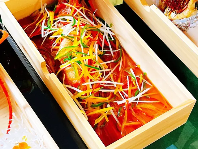 料理人歴15年の実績!お宅に中華料理を高級な食器でおもてなしを演出します。