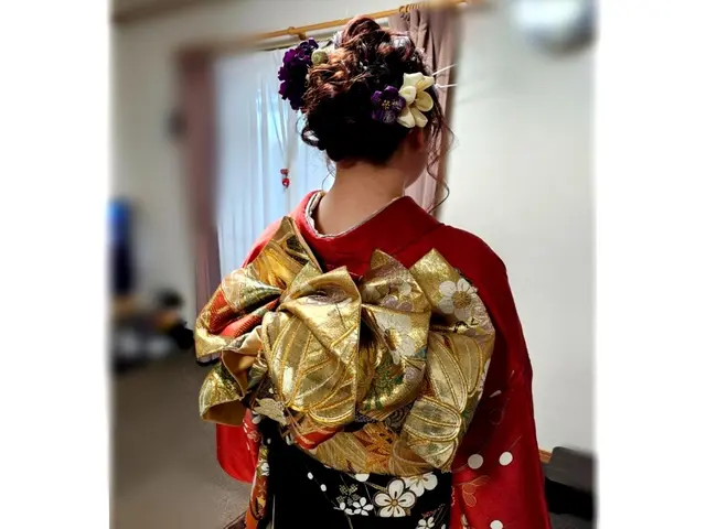 <1級着付け免許>着崩れしないお着付けを致します。ヘアセット込みの料金です。