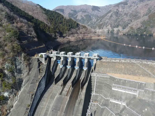 大手ディベロッパーマンション空撮実績多数、小型ドローンでの静かな撮影