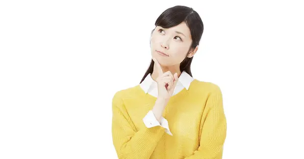 不用品回収について考える女性