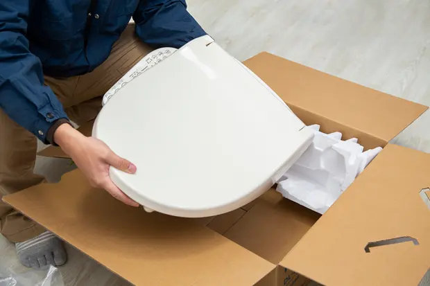 新品の温水洗浄便座