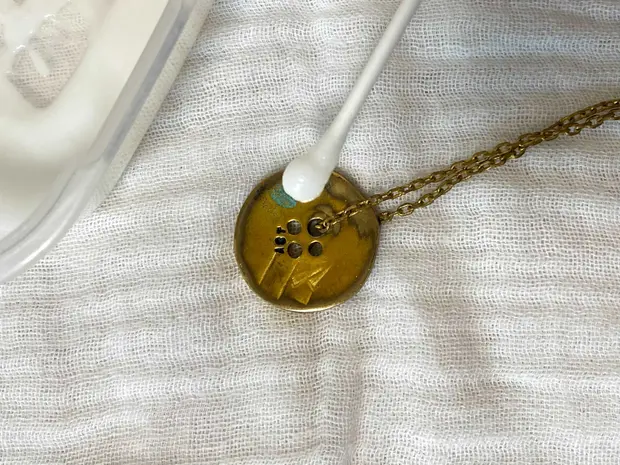 重曹でネックレスを磨く