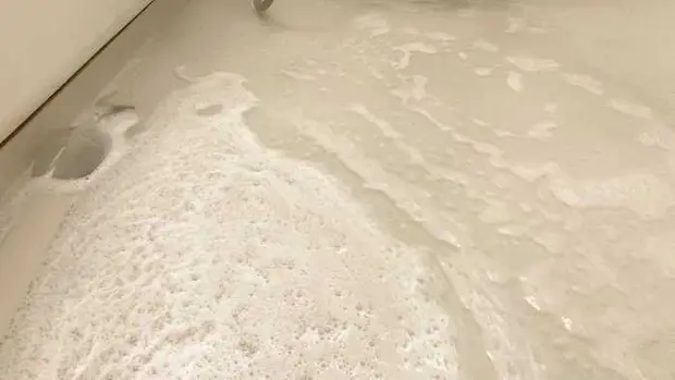 床に40〜60℃のお湯を溜めたあと