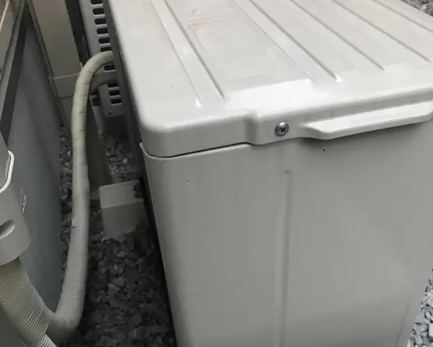 エアコンの裏側