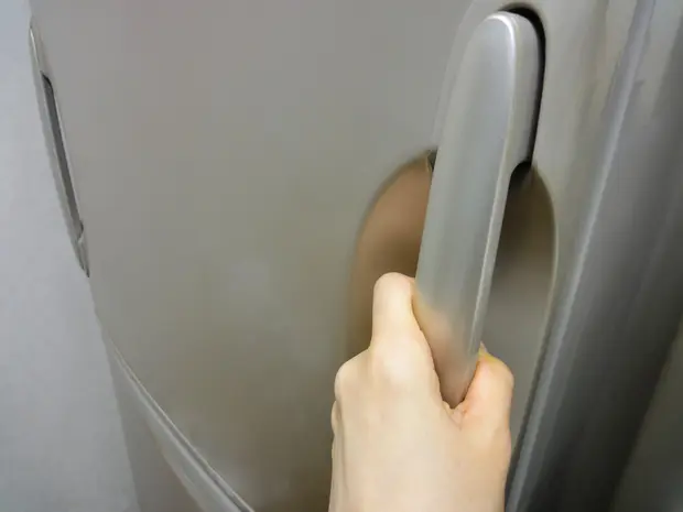冷蔵庫の外側の掃除法