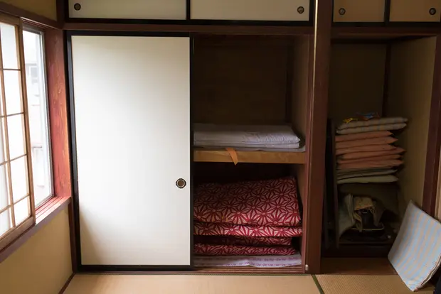 押入れを開ける
