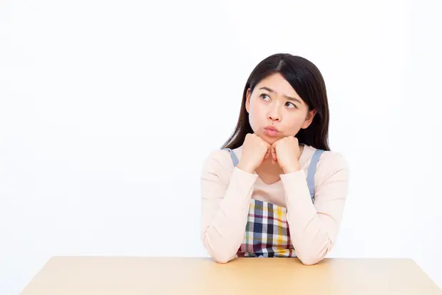 疑問を抱く女性