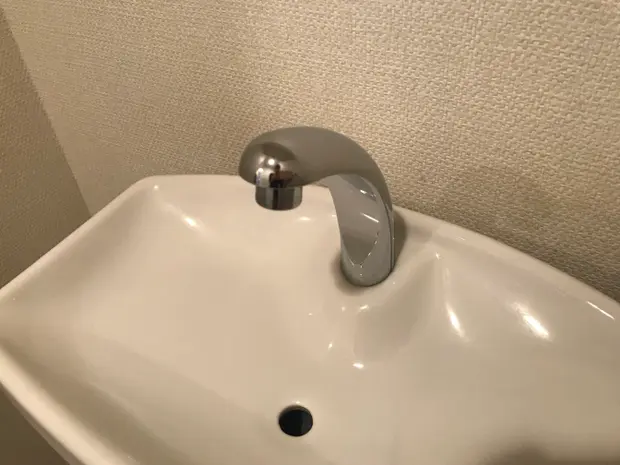 便器のフチの中にある汚れのビフォーアフター
