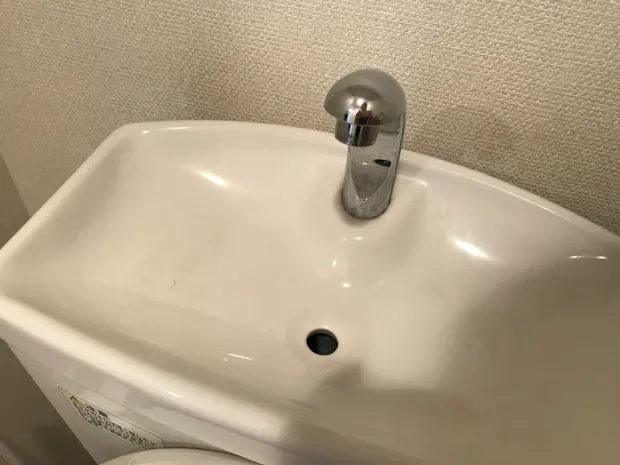 クリーニング前の手洗い吐水口