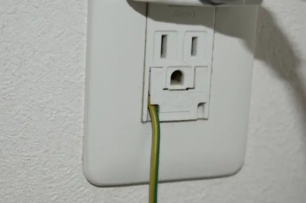 ワンタッチタイプのアース線