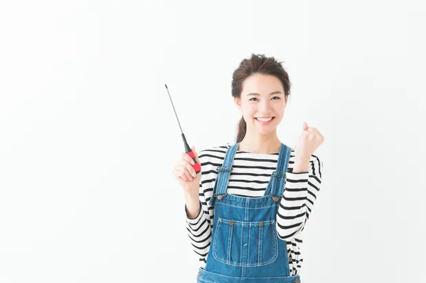 工具を持った女性
