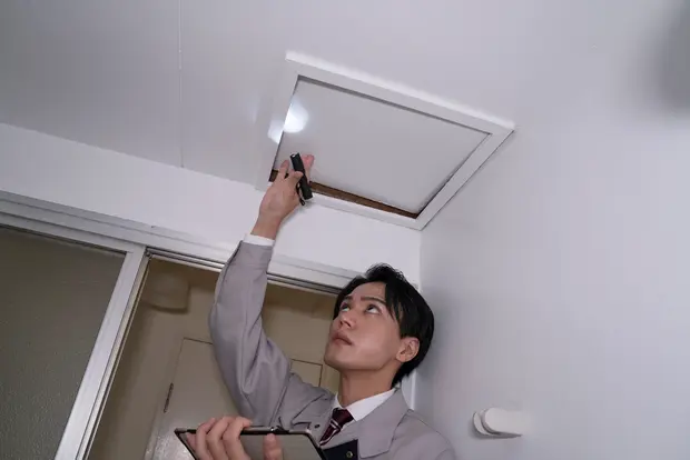 悪徳事業者が電話する