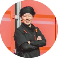 特殊ブラシと専用薬剤で外壁をやさしく徹底洗浄！塗装を守りながら美しさを復活！！