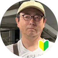 安全第一で高所の電球交換を行います。