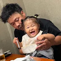 トタン屋根のサビ・色あせを補修し、下地処理から丁寧に塗装して屋根を長く守ります。