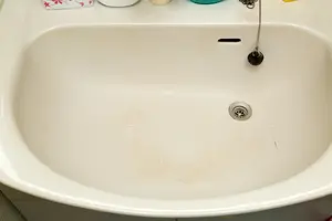 【掃除スペシャリスト伝授】洗面台につく茶色の汚れは◯◯が原因！クエン酸と重曹の簡単掃除法！