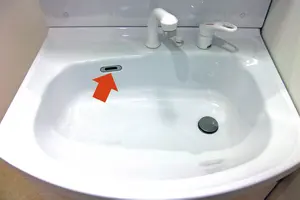 洗面所のあの穴どうしてる？　オーバーフローの穴の掃除は簡単！