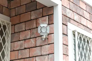 人感センサーはどんな仕組み？｜センサー付き電球なら工事不要で照明が自動点灯に