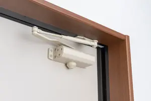 ドアクローザーの取り付け方法を分かりやすく解説｜DIYでも可能？