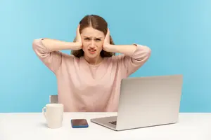 ノートパソコンのファンがうるさい場合の原因と対処方法