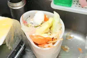 水道に食べ物がつまったときの対処法3選！つまりを予防するコツ