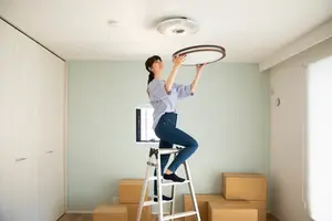 賃貸物件にシーリングライトを取り付けたい！取り付け前の確認事項と設置方法を紹介