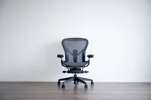 水洗いNG！メッシュのイスが臭いときの掃除方法と予防方法