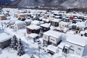 【前年比1.3倍】記録的大雪で雪かき・雪下ろし代行サービス利用者が急増