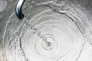 水道管の詰まりを自分で解消する方法。家にあるもので簡単にお掃除！