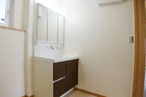 洗面所のクロス張替えの費用相場はいくら？プロに頼む場合とDIYの場合で比較！