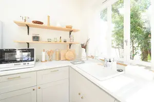 キッチンの壁面収納を叶える4つの収納方法と特徴をご紹介