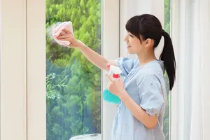 窓掃除の洗剤・アイテム4選｜簡単！窓ガラスのお掃除術