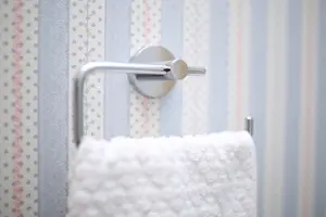 タオルハンガーを壁付けする際の注意点と自分で取り付けるDIY方法